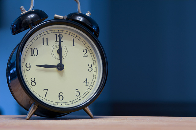 検査前日は、21時までに食事（検査食や低残渣食）を済ませ、検査後までは絶食してください