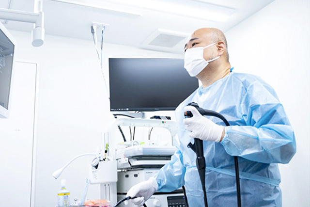 院長は内視鏡検査のスペシャリスト（消化器内視鏡専門医）