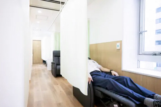 検査後1～2時間は院内でお休みいただきます