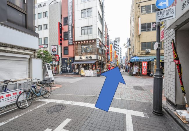 2つ目、3つ目の交差点も直進します